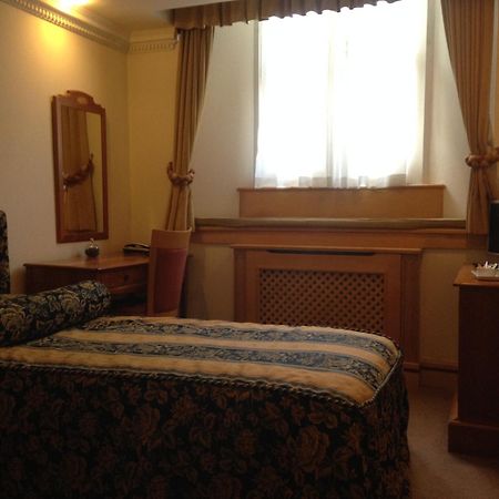 Troy Hotel London Room photo
